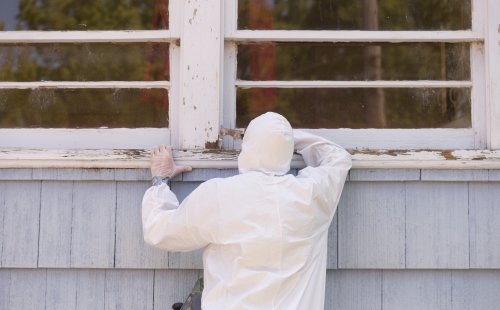 Removing Lead Paint on Window @Adobe Stock Jamie Hooper