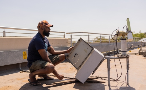 Air quality sampling station