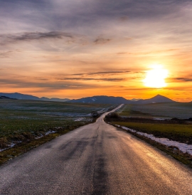 Road travelling towards the horizon